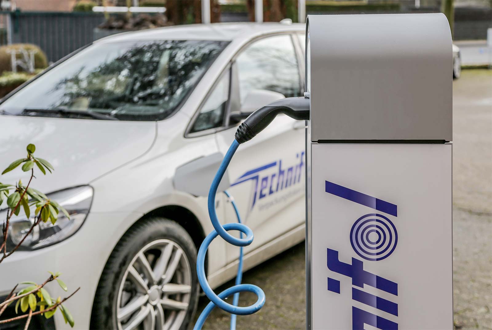 Technifol | Unternehmen | Ladesäule